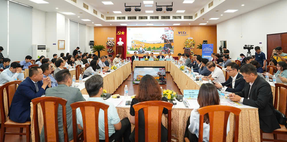 Toàn cảnh diễn đàn