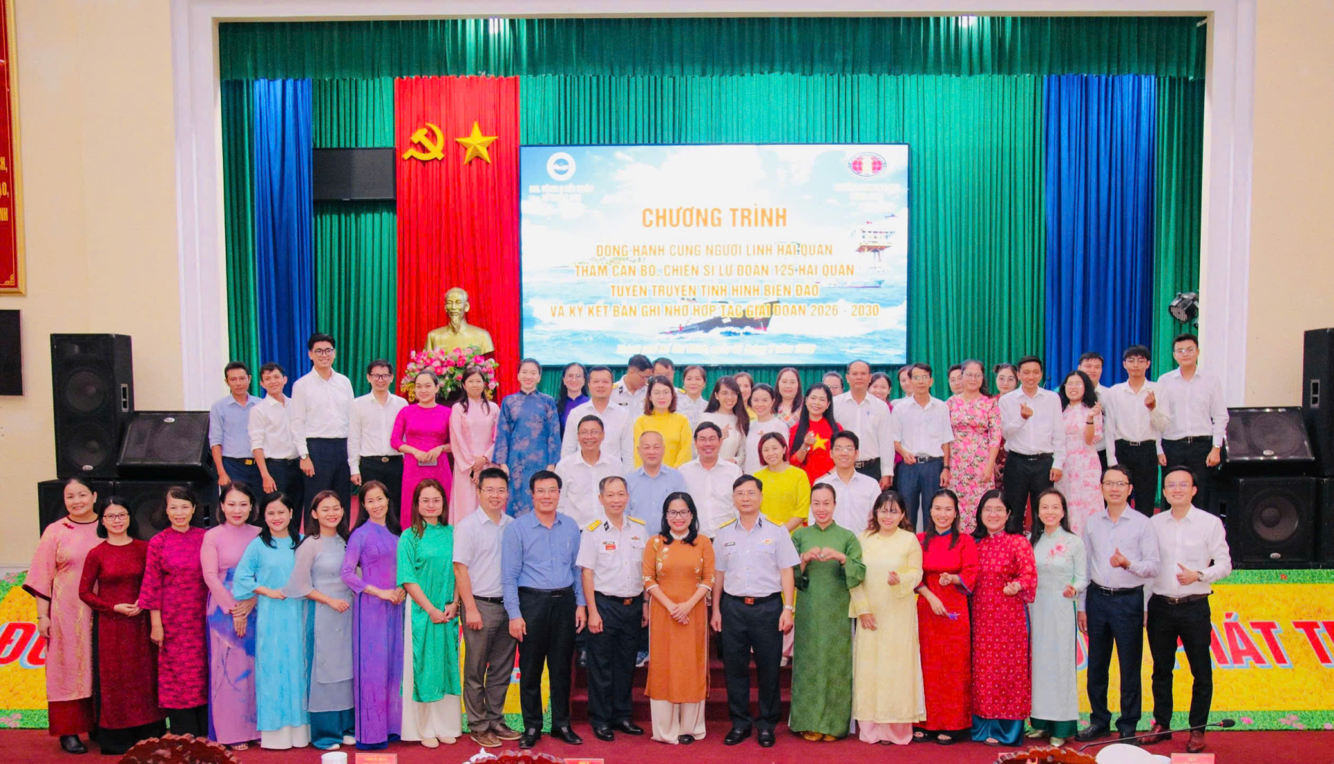 Từ giảng đường đến biển đảo: Bồi đắp tình yêu Tổ quốc qua những “bài học sống động”