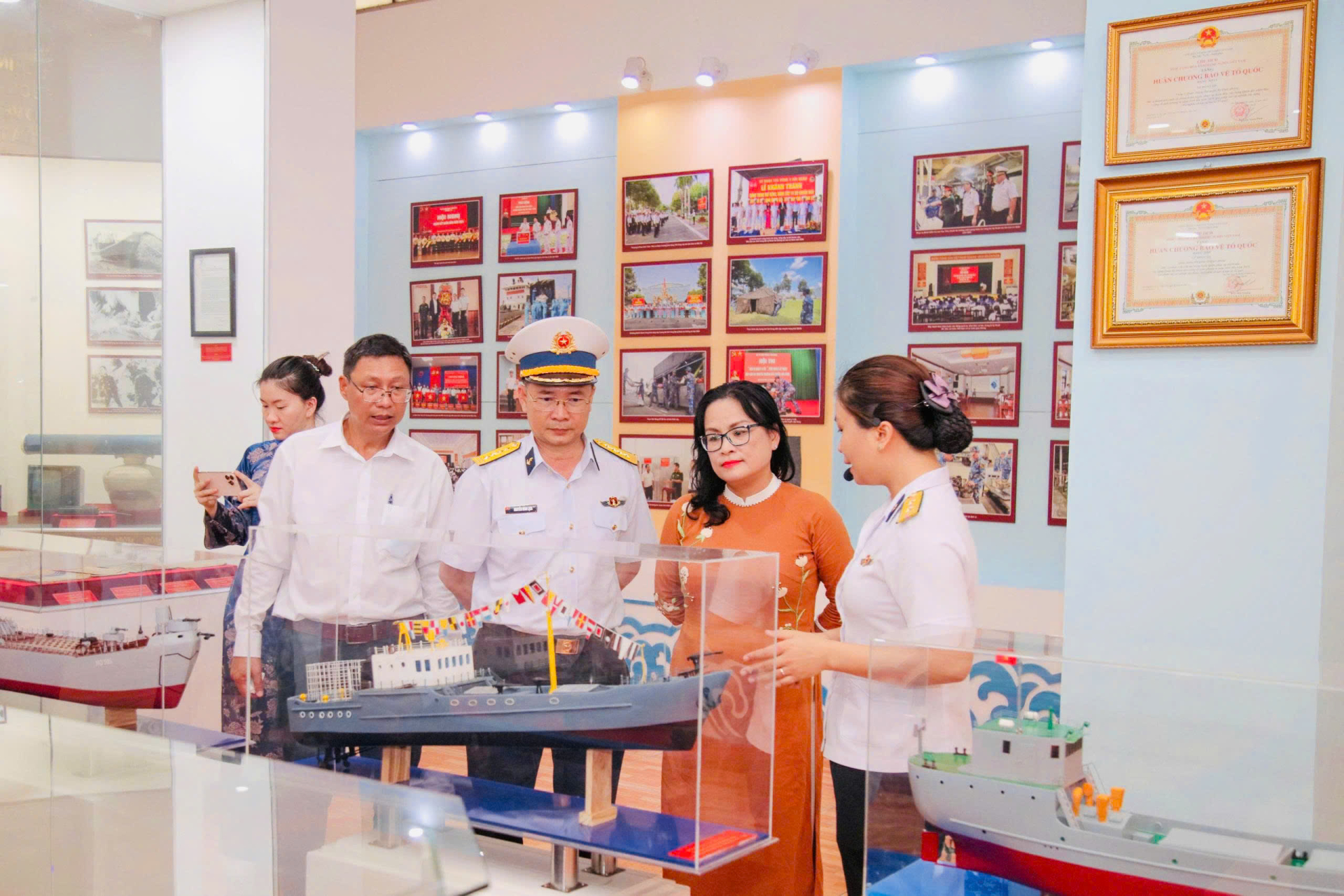 Từ giảng đường đến biển đảo: Bồi đắp tình yêu Tổ quốc qua những “bài học sống động”