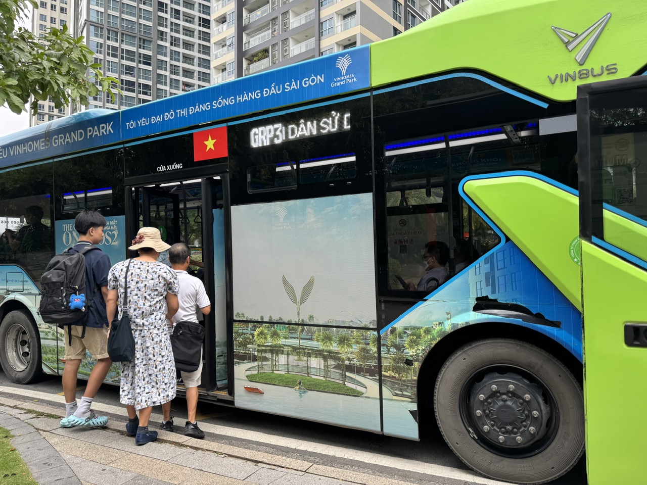 Xe buýt 0 đồng, đón khách tại Khu đô thị Vinhomes Central Park