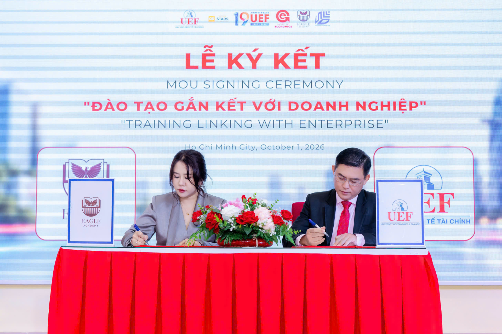 Đại diện Eagle Academy và UEF ký kết hợp tác