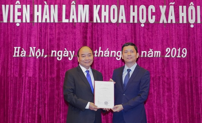 Thủ tướng Nguyễn Xuân Phúc trao Quyết định bổ nhiệm ông Bùi Nhật Quang.
