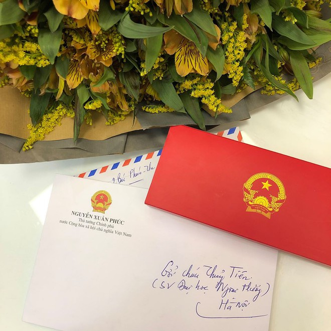 Thủ tướng Nguyễn Xuân Phúc gửi thư và hoa động viên Đặng Trần Thủy Tiên.