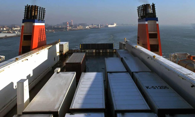 Phát hiện 25 người trong container đông lạnh từ Hà Lan sang Anh