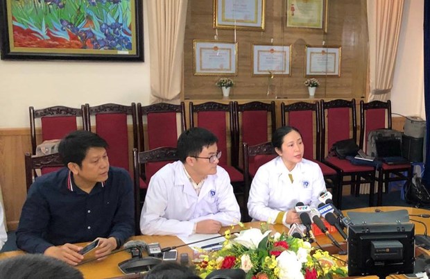 Phó Giám đốc Bệnh viện Xanh Pôn, bà Trần Liên HƯơng lại trả lời phỏng vấn.