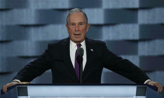   Tỉ phú Michael Bloomberg, 77 tuổi.  