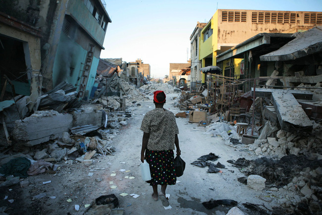 Con phố trung tâm ở Haiti trở thành đống đổ nát sau một trận động đất khủng khiếp xảy ra vào ngày 15/1.