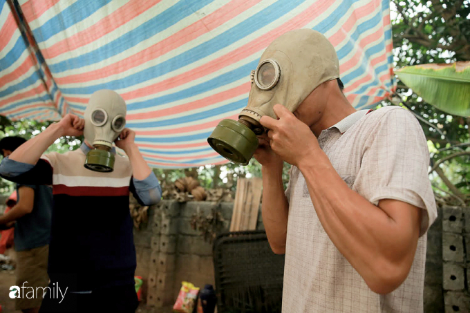 Chuyện lạ làng Vũ Đại: Đeo mặt nạ phòng độc để kho nồi cá bạc triệu