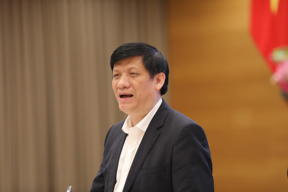 Thứ trưởng Bộ Y tế Nguyễn Thanh Long trả lời tại họp báo.