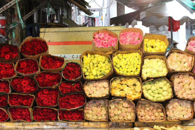 Chợ hoa ngày Valentine: Khách đến mua thưa thớt vì lo sợ dịch bệnh