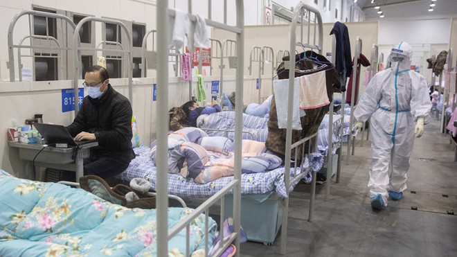 Bệnh nhân tại bệnh viện đã chiến chống dịch COVID-19 ở Vũ Hán