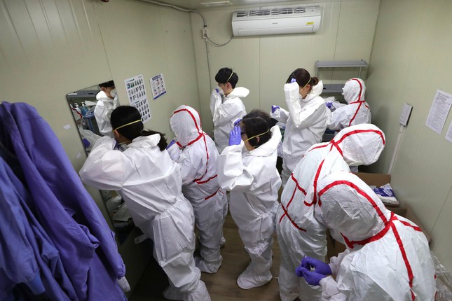 4 bệnh nhân covid-19 tại Hàn quốc chết dần tại nhà riêng