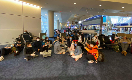 Gần 40 du học sinh bị mắc kẹt ở sân bay Mỹ do chuyến bay hủy