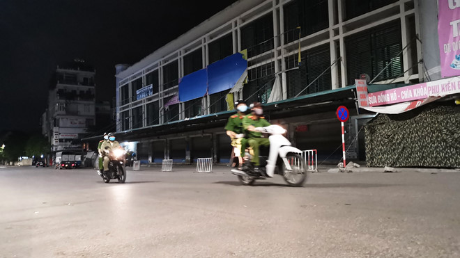 Thành phố Hạ Long đưa những người ra đường sau 22h không lý do về khu cách ly tập trung