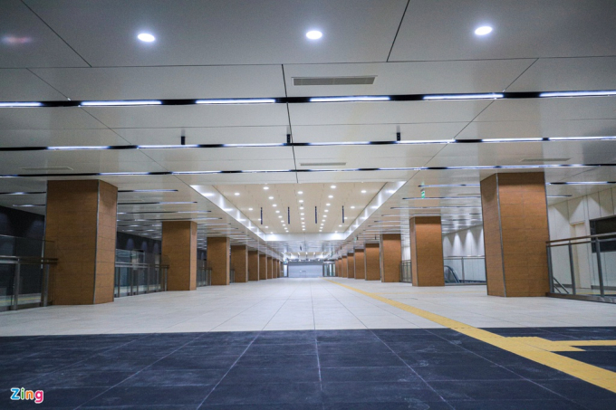   Không gian của nhà ga được thiết kế khá rộng từ khu vực bán vé, đi dạo tham quan, đi tàu,… với chiều dài 190m, rộng 26m.     