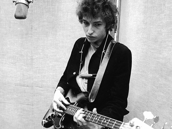   Nghệ sỹ nhạc folk nổi tiếng Bob Dylan thời trẻ.  