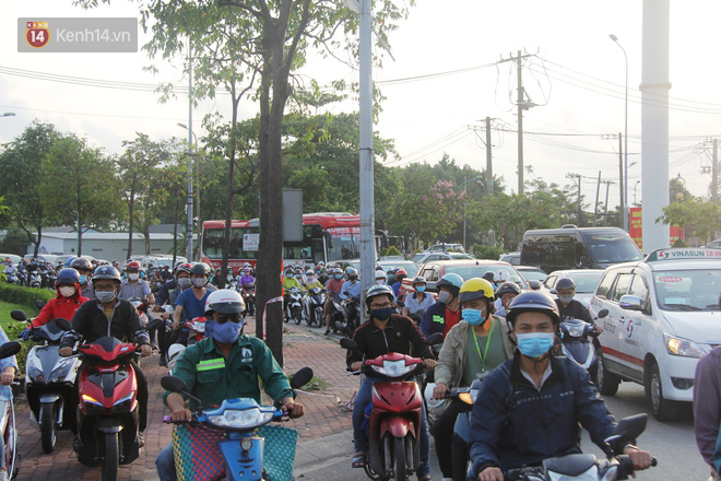Đường Sài Gòn kẹt xe, ùn tắc từ sáng sớm