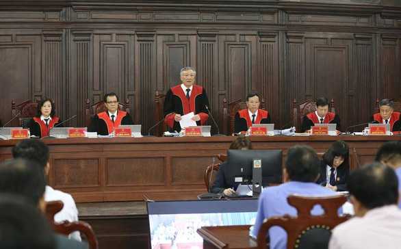   Chánh án TAND tối cao Nguyễn Hòa Bình chủ tọa phiên giám đốc thẩm - Ảnh: GIANG LONG  