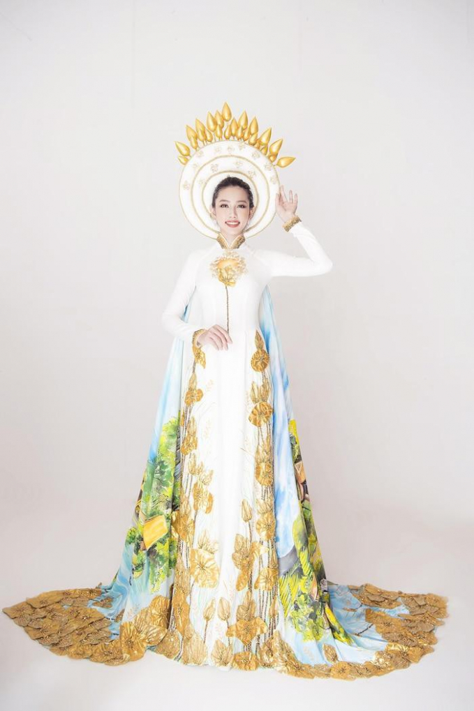   Người đẹp Thùy Tiên toát ra vẻ đẹp sang trọng, quý phái với bộ áo dài trắng tại Miss International 2018.  