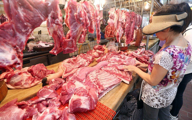 Giá thịt lợn tăng đỉnh điểm, khắp nơi đều ế ẩm