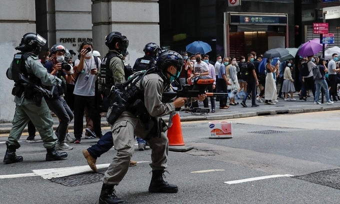 Người dân Hong Kong biểu tình phản đối dự luật hình sự hóa những hành vi thiếu tôn trọng quốc ca Trung Quốc