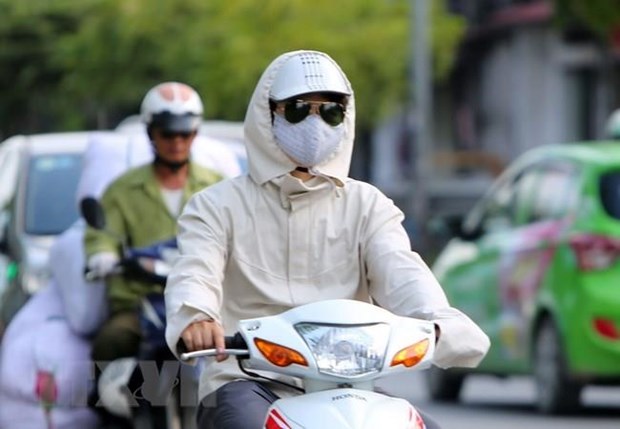 Tiếp tục nắng nóng gay gắt, Hà Nội và Đà Nẵng có chỉ số tia UV ở mức gây hại cao