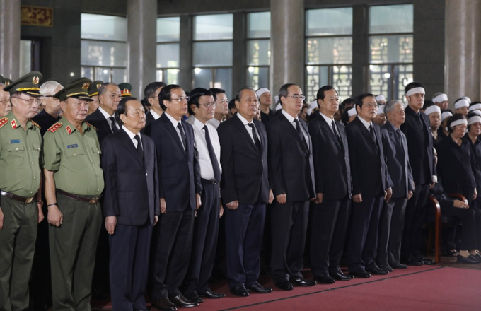   Nhiều lãnh đạo, nguyên lãnh đạo Đảng và Nhà nước có mặt tại lễ truy điệu ông Trần Quốc Hương.  