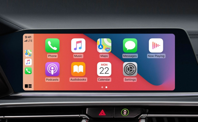   Apple CarPlay có thêm mục trạm sạc cho xe điện, còn tính năng Car Key biến iPhone trở thành chiếc chìa khóa xe thông qua NFC, chia sẻ chìa khóa qua iMessage. Người dùng còn có thể thay đổi hình nền giao diện màn hình hiển thị thông tin giải trí trên xe. Trong trường hợp làm mất iPhone, bạn cũng có thể vô hiệu hóa chức năng mở khóa thông qua iCloud.  