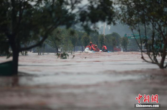 Cảnh ngập lụt ở Trùng Khánh hôm 28-6 - Ảnh: CHINANEWS
