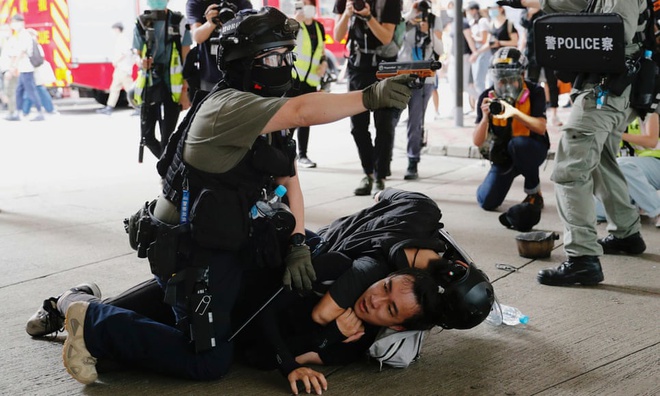 Đã có 370 người đã bị bắt trong ngày đầu tiên luật an ninh Hong Kong được thực thi 
