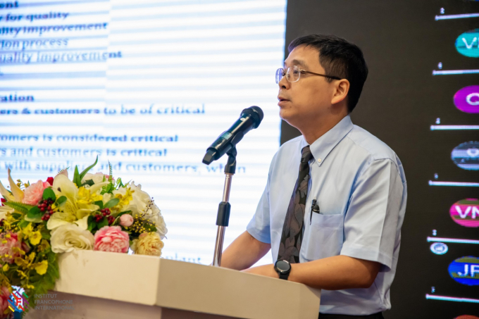   PGS.TS Phan Chí Anh trình bày tham luận Chất lượng lãnh đạo trong bối cảnh chuyển đổi số  