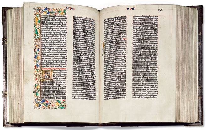 Kinh thánh Gutenberg từng được hoàn chỉnh bản in đầu tiên bằng kỹ thuật sắp chữ vào năm 1455. Chỉ có 21/49 bản in là hoàn chỉnh nhất. Giá một trong số những cuốn sách không hoàn chỉnh là 5,4 triệu USD. Công ty Maruzen - một nhà sách Nhật Bản là chủ nhận của cuốn kinh thánh này. Ảnh: Timeline.
