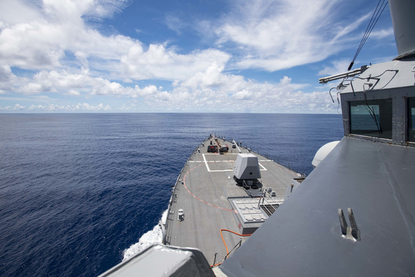Tàu khu trục USS Ralph Johnson đã áp sát các thực thể Trung Quốc chiếm đóng phi pháp ở Trường Sa.