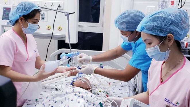 Hiện cặp song sinh Trúc Nhi - Diệu Nhi đang được chăm sóc đặc biệt sau phẫu thuật.