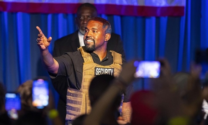 Kanye West trong buổi vận động tranh cử ở Charleston.