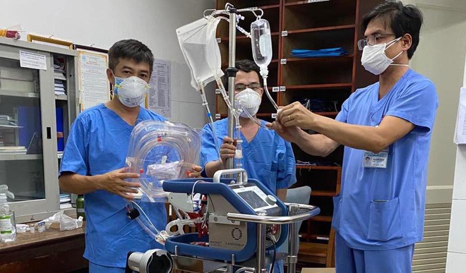 Các y bác sĩ Bệnh viện Chợ Rẫy đến hỗ trợ Đà Nẵng điều trị bệnh nhân nghi mắc Covid-19.
