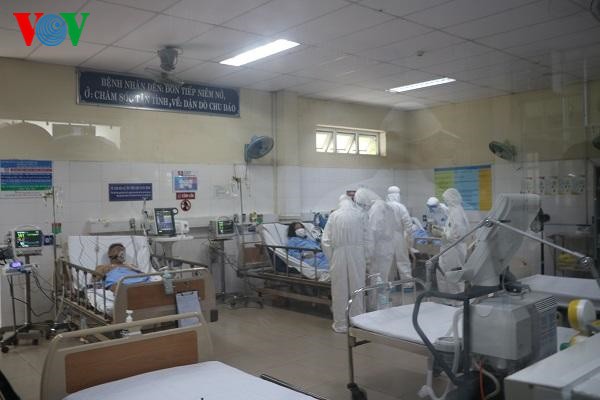Bên trong bệnh viện dã chiến Hòa Vang.