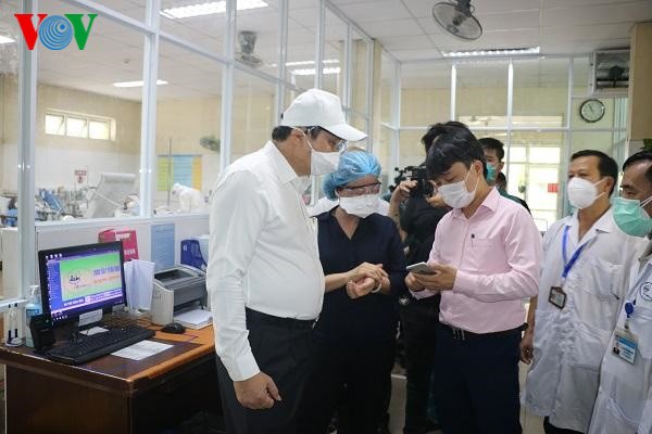 Chiều 3/8, ông Huỳnh Đức Thơ, Chủ tịch UBND TP Đà Nẵng đã đến kiểm tra tình hình phòng chống dịch Covid-19 tại Bệnh viện Đà Nẵng, bệnh viện dã chiến Hòa Vang, khu dân cư Lệ Sơn Nam, TP Đà Nẵng.