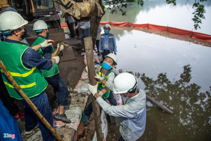 Tuyến kè bê tông ở Hồ Gươm đã được hoàn thiện sau hơn 2 tháng thi công