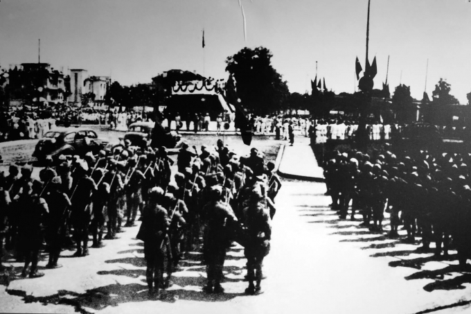   Các đơn vị giải phóng quân tại quảng trường Ba Đình trong buổi lễ Tuyên ngôn độc lập, ngày 2/9/1945.  