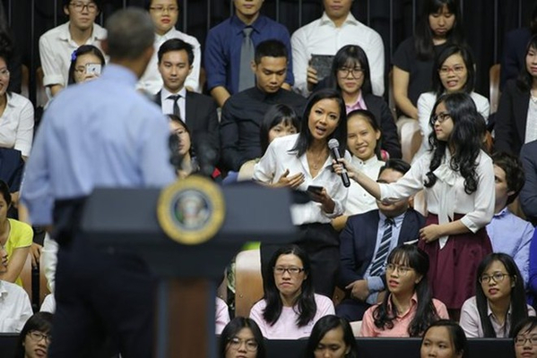   Suboi biểu diễn tại buổi giao lưu với cựu tổng thống Obama  