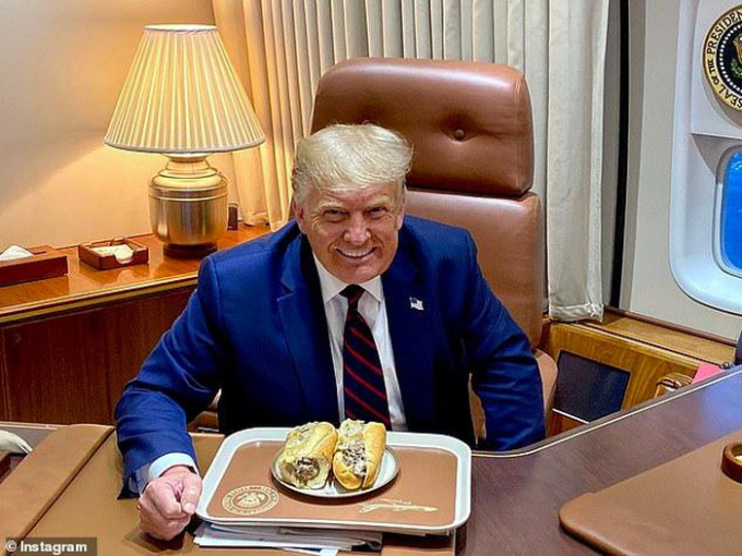 Sự thật về bức ảnh Donald Trump với món ăn 