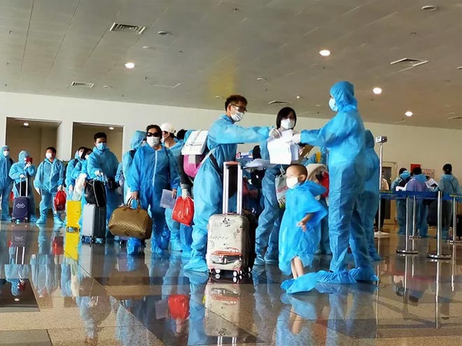 Chuyến bay thương mại quốc tế đầu tiên về Việt Nam đã hạ cánh tại sân bay Nội Bài