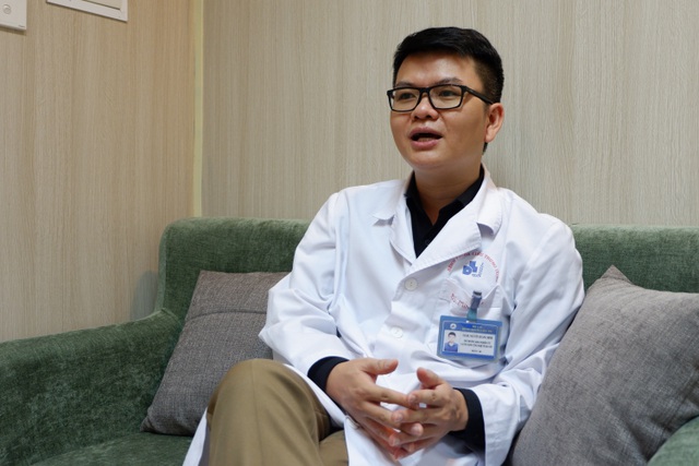   Bác sĩ Nguyễn Quang Minh – Phó Trưởng khoa Nghiên cứu ứng dụng tế bào gốc, Bệnh viện Da liễu Trung ương.  