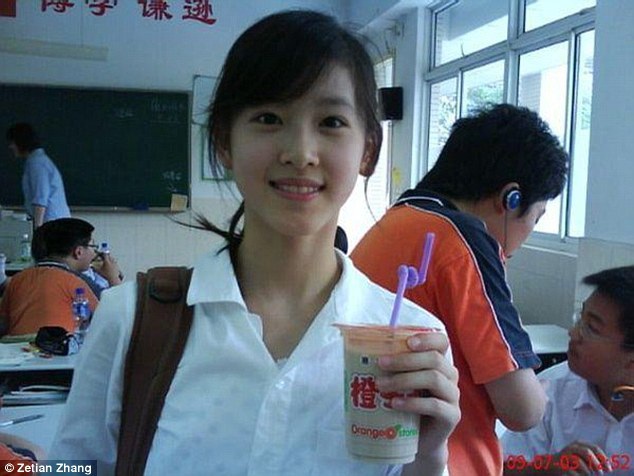 Zhang từng được gọi là Naicha meimei hay “cô bé trà sữa”.