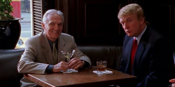 Sex and the City (1998 - 2004): Tổng thống Mỹ tham gia mùa 2 loạt Sex and the City trong phân cảnh diễn ra tại nhà hàng sang trọng ở Manhattan. 