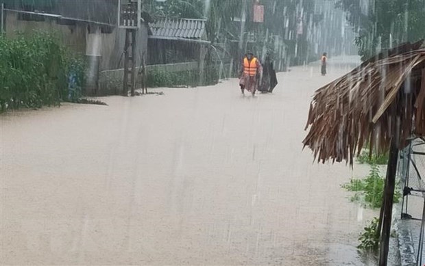 Nhiều tuyến đường ở xã Cẩm Mỹ (huyện Cẩm Xuyên, Hà Tĩnh) bị ngập lụt. (Ảnh: TTXVN phát)