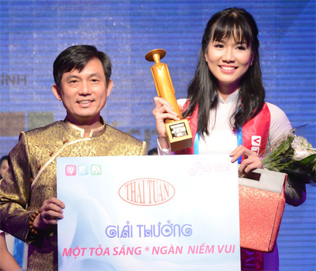   Phạm Ngọc Phương Anh đoạt giải nhất Miss Áo dài nữ sinh Việt Nam 2015.  