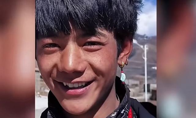 Ngỡ ngàng với vẻ điển trai của chàng trai chăn bò ở Tây Tạng