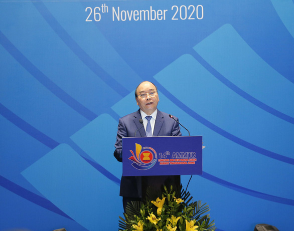   Thủ tướng Nguyễn Xuân Phúc phát biểu tại hội nghị - Ảnh: GIANG LONG  